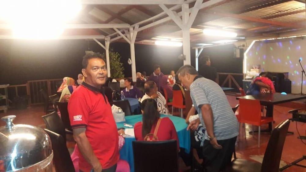 Marina Bay Resort & Restaurant Kampung Genting Eksteriør bilde